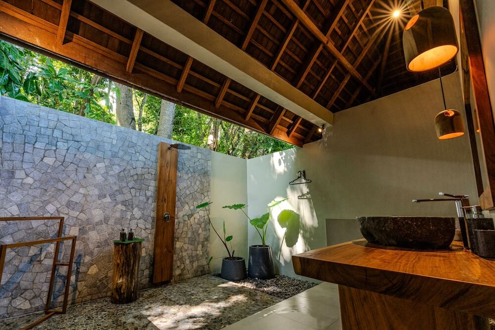 Alami Alor Beachfront Bungalow - Bathroom