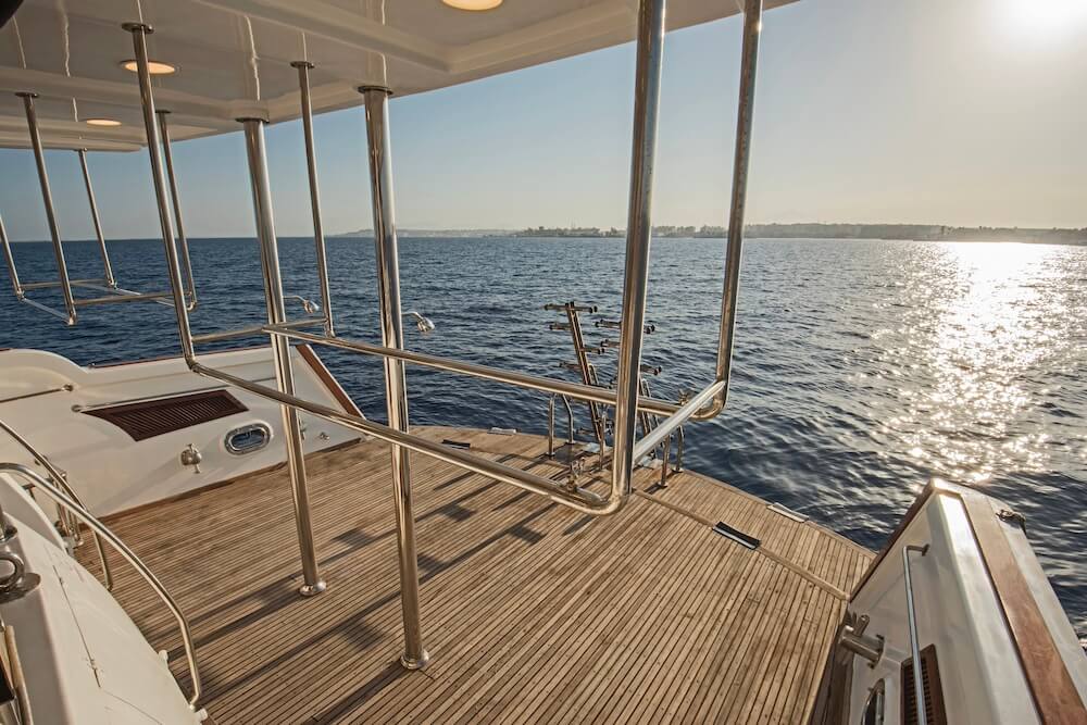 Sea Serpent Excellence dive deck