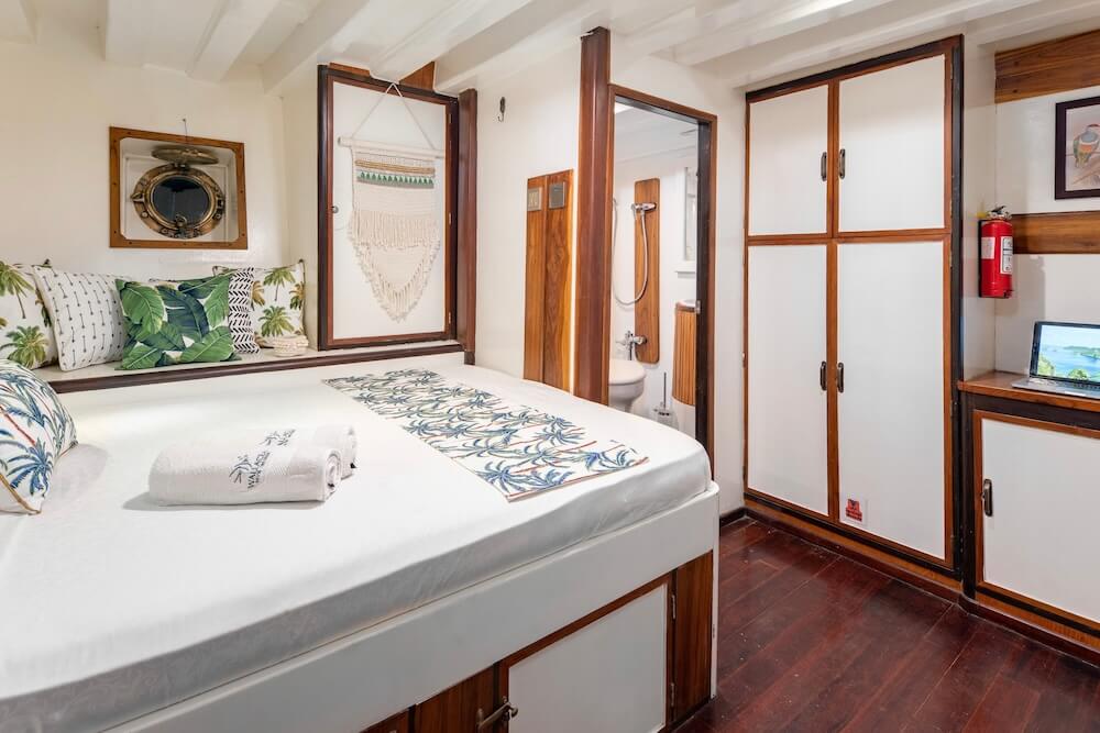 Lower deck cabin with double bed