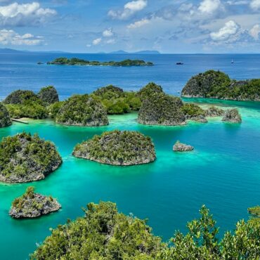 Piaynemo Viewpoint - Papua Explorers 2026