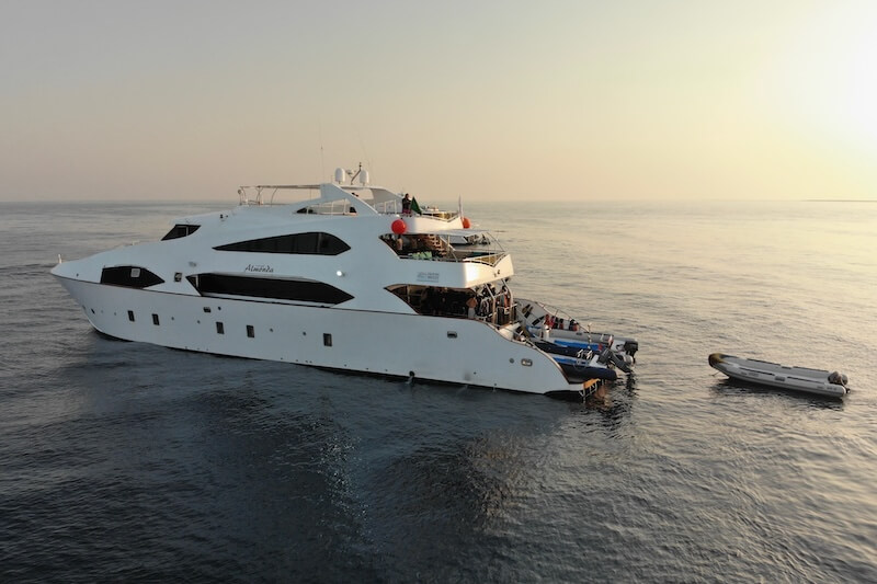 Almonda liveaboard with tenders at sunset